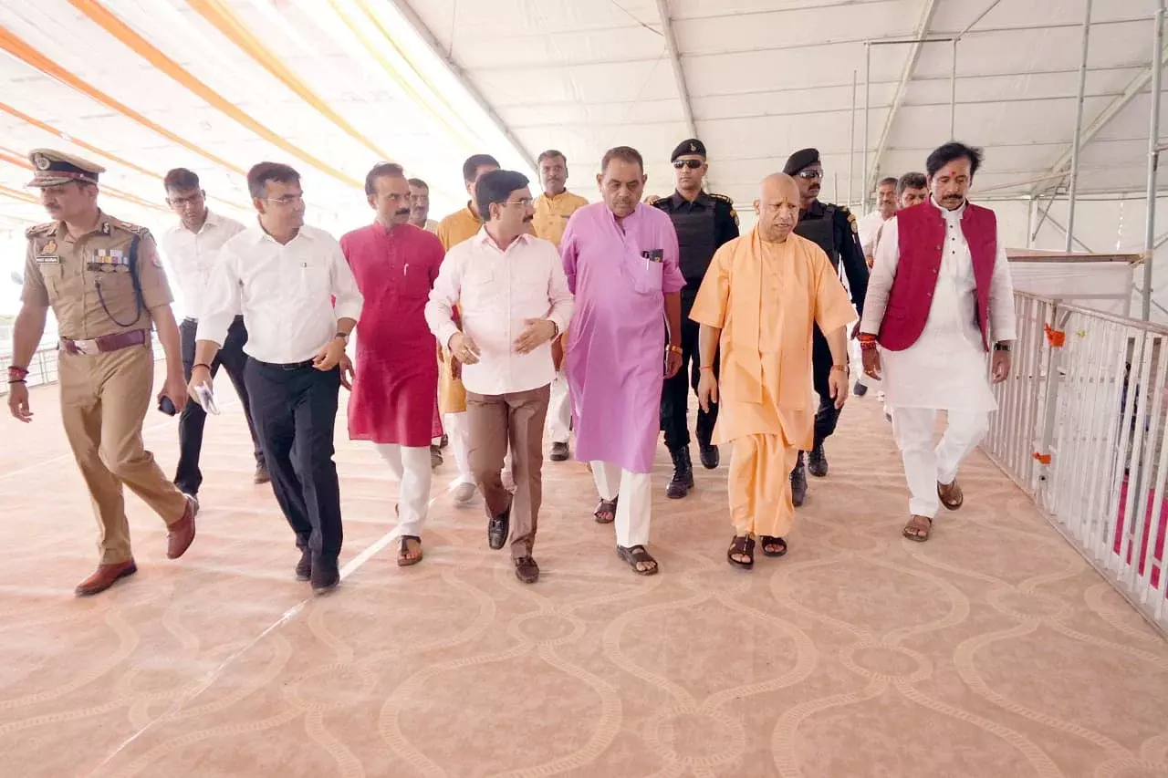 Kashi: काशी में सभा स्थल का निरीक्षण कर रवाना हुए सीएम योगी Kashi: काशी में सभा स्थल का निरीक्षण कर रवाना हुए सीएम योगी