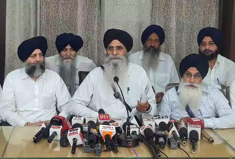 SGPC ने तख्त से हरजोत सिंह बैंस के खिलाफ सख्त कार्रवाई करने का आग्रह किया SGPC ने तख्त से हरजोत सिंह बैंस के खिलाफ सख्त कार्रवाई करने का आग्रह किया