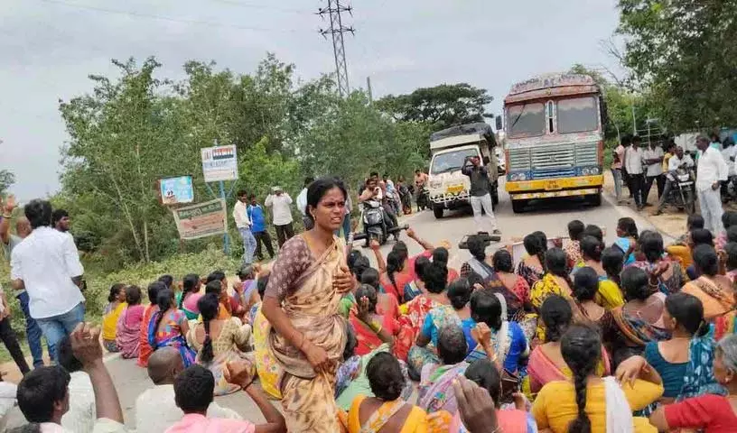 Yadadri जिले में अत्याचार.. भूत की कहानियों के चक्कर में व्यक्ति की हत्या Yadadri जिले में अत्याचार.. भूत की कहानियों के चक्कर में व्यक्ति की हत्या