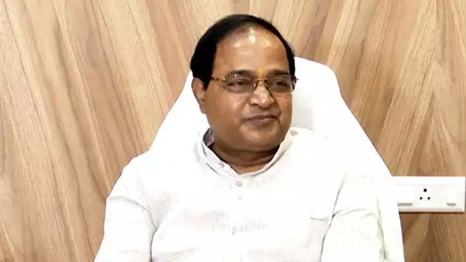 मंत्री के साथ हुई धोखाधड़ी, पुलिस ने आरोपी को किया गिरफ्तार मंत्री के साथ हुई धोखाधड़ी, पुलिस ने आरोपी को किया गिरफ्तार