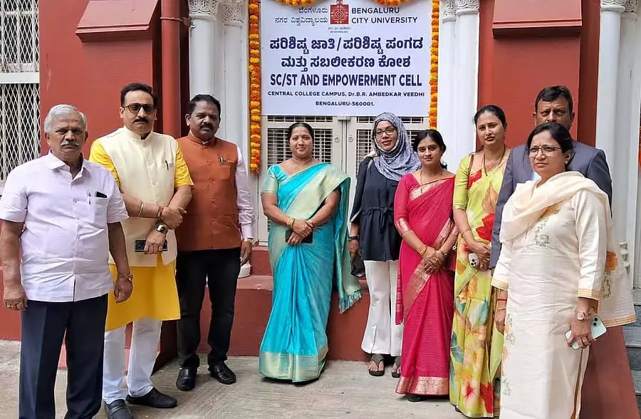 सेंट्रल कॉलेज परिसर में एससी, एसटी, ओबीसी प्रकोष्ठ कार्यालय का उद्घाटन सेंट्रल कॉलेज परिसर में एससी, एसटी, ओबीसी प्रकोष्ठ कार्यालय का उद्घाटन