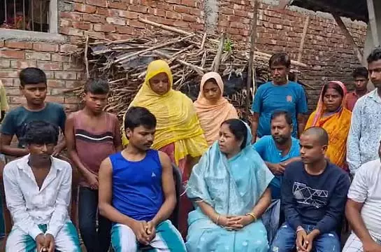 Malda से 7 प्रवासी श्रमिक घर लौटे Malda से 7 प्रवासी श्रमिक घर लौटे