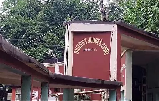 नाबालिग को धमकाकर बलात्कार करने पर 20 साल की जेल नाबालिग को धमकाकर बलात्कार करने पर 20 साल की जेल