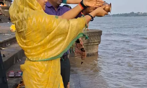 मंत्री लक्ष्मी राजवाड़े ने नर्मदा मैया के दर्शन किए मंत्री लक्ष्मी राजवाड़े ने नर्मदा मैया के दर्शन किए