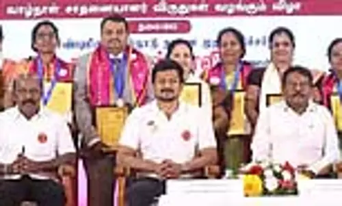 तमिलनाडु सरकार नर्सों के साथ खड़ी रहेगी: उपमुख्यमंत्री उदयनिधि स्टालिन तमिलनाडु सरकार नर्सों के साथ खड़ी रहेगी: उपमुख्यमंत्री उदयनिधि स्टालिन
