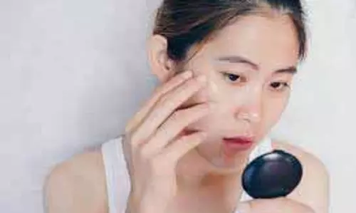 Beauty tips: चेहरे की त्वचा ढीली पड़ने लगी है तो घर पर बनाकर लगाएं केले का ये मास्क, लौटेगी खोई चमक Beauty tips: चेहरे की त्वचा ढीली पड़ने लगी है तो घर पर बनाकर लगाएं केले का ये मास्क, लौटेगी खोई चमक