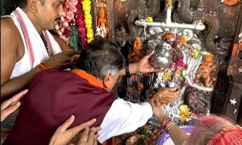मध्य प्रदेश: नागपंचमी पर नागचंद्रेश्वर पहुंचे मंत्री कैलाश विजयवर्गीय, बोले- हर साल आता हूं इनके द्वार मध्य प्रदेश: नागपंचमी पर नागचंद्रेश्वर पहुंचे मंत्री कैलाश विजयवर्गीय, बोले- हर साल आता हूं इनके द्वार