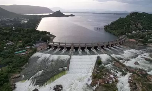 Tamil Nadu : मेट्टूर बांध का जल प्रवाह 1,10,500 घन फीट प्रति सेकंड है Tamil Nadu : मेट्टूर बांध का जल प्रवाह 1,10,500 घन फीट प्रति सेकंड है