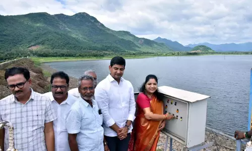 मंत्रियों ने VZM जिले के आंद्रा जलाशय से पानी छोड़ा