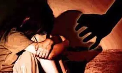Bihar Crime:मोबाइल रिपेयर कराने गई थी दलित लड़की, दुकान मालिक और कर्मचारी ने किया दुष्कर्म Bihar Crime:मोबाइल रिपेयर कराने गई थी दलित लड़की, दुकान मालिक और कर्मचारी ने किया दुष्कर्म