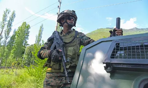 सेना अधिकारी पर Srinagar के पास खानाबदोश लोगों की पिटाई का आरोप सेना अधिकारी पर Srinagar के पास खानाबदोश लोगों की पिटाई का आरोप