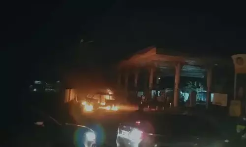 Coimbatore पेट्रोल स्टेशन पर एक वैन में आग लग गई