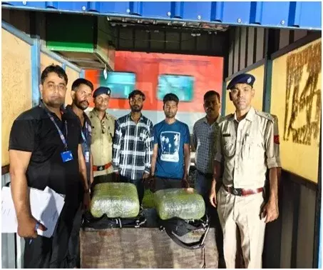 RPF of NFR ने 3.67 करोड़ रुपये का गांजा बरामद किया; यात्री चोरी के आरोप में सात गिरफ्तार RPF of NFR ने 3.67 करोड़ रुपये का गांजा बरामद किया; यात्री चोरी के आरोप में सात गिरफ्तार