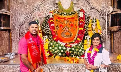 भारतीय तेज गेंदबाज उमेश यादव ने उज्जैन में श्री महाकालेश्वर ज्योतिर्लिंग मंदिर के दर्शन किए भारतीय तेज गेंदबाज उमेश यादव ने उज्जैन में श्री महाकालेश्वर ज्योतिर्लिंग मंदिर के दर्शन किए