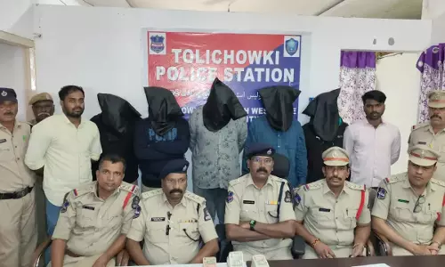 Hyderabad में क्रिप्टो करेंसी एक्सचेंज करने के नाम पर ठगी करने के आरोप में 5 लोग गिरफ्तार Hyderabad में क्रिप्टो करेंसी एक्सचेंज करने के नाम पर ठगी करने के आरोप में 5 लोग गिरफ्तार