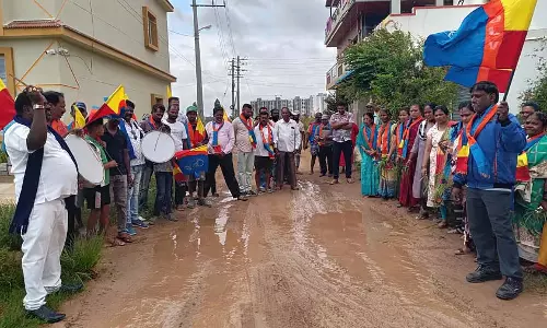 Anekal : सड़क पर पाइरस का पौधारोपण Anekal : सड़क पर पाइरस का पौधारोपण