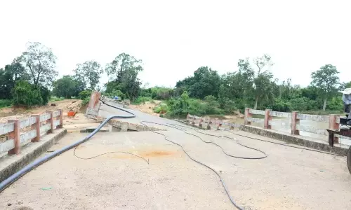 Mulugu में लगातार बारिश के बाद अधिकारी अलर्ट पर Mulugu में लगातार बारिश के बाद अधिकारी अलर्ट पर