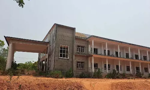 Bhatkal : 8 साल बाद भी टाउन हॉल का निर्माण पूरा नहीं Bhatkal : 8 साल बाद भी टाउन हॉल का निर्माण पूरा नहीं