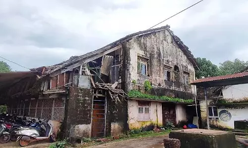 Gokarna : मत्स्य विभाग का भवन जर्जर हालत में Gokarna : मत्स्य विभाग का भवन जर्जर हालत में