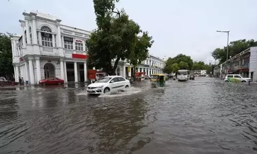 दिल्ली में भारी बारिश से जलभराव और ट्रैफिक जाम, ‘रेड अलर्ट’ जारी दिल्ली में भारी बारिश से जलभराव और ट्रैफिक जाम, ‘रेड अलर्ट’ जारी