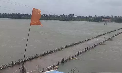 तुंगभद्रा नदी में बाढ़ जारी: कई जगहों पर जलभराव, जनजीवन अस्त-व्यस्त