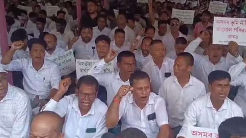 AJYCP ने गुवाहाटी में विशाल विरोध प्रदर्शन किया AJYCP ने गुवाहाटी में विशाल विरोध प्रदर्शन किया