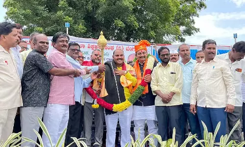 Karnataka : स्कूलों में डी-ग्रेड कर्मचारी उपलब्ध कराने की मांग Karnataka : स्कूलों में डी-ग्रेड कर्मचारी उपलब्ध कराने की मांग