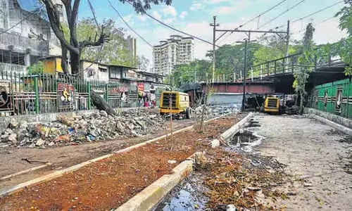 BMC ने सायन साइकिलिंग ट्रैक को पार्किंग स्थल में बदलने की योजना रद्द की BMC ने सायन साइकिलिंग ट्रैक को पार्किंग स्थल में बदलने की योजना रद्द की