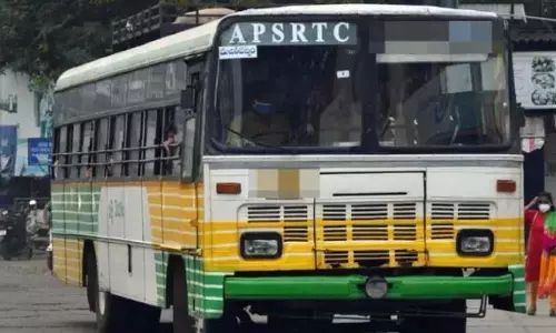 महिलाओं की मुफ्त यात्रा का विस्तार जिलों से आगे भी हो सकता है: APSRTC महिलाओं की मुफ्त यात्रा का विस्तार जिलों से आगे भी हो सकता है: APSRTC