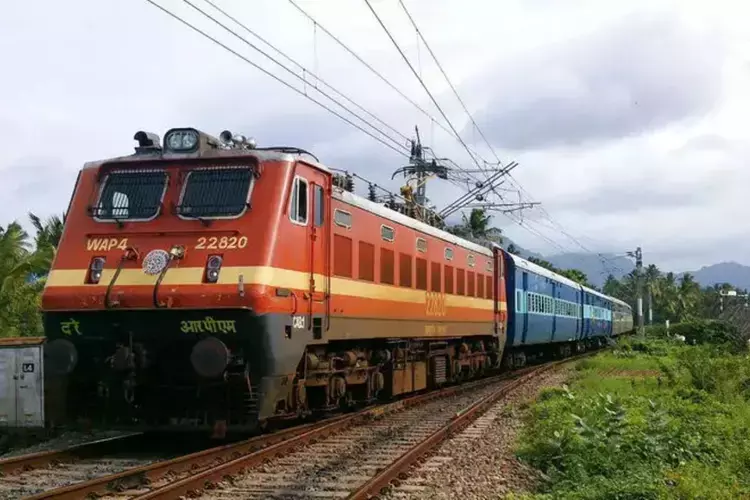 Kerala :  अलुवा के पास ट्रेन की चपेट में आने से अज्ञात व्यक्ति की मौत