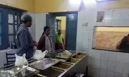 DYFI ने अस्वास्थ्यकर होटलों पर कार्रवाई की मांग की DYFI ने अस्वास्थ्यकर होटलों पर कार्रवाई की मांग की
