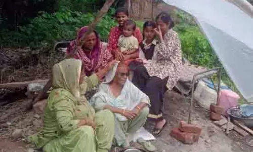 Himachal: अदालत के आदेश के बाद 7 परिवारों ने राहत की गुहार लगाई Himachal: अदालत के आदेश के बाद 7 परिवारों ने राहत की गुहार लगाई