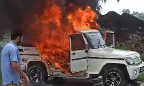SUV में आग लगने से चालक बाल-बाल बचा