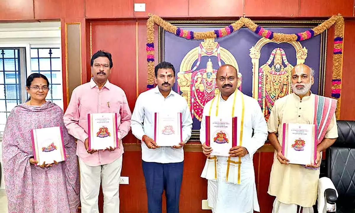 Andhra: तिरुचानूर मंदिर वरलक्ष्मी व्रतम के लिए तैयार है