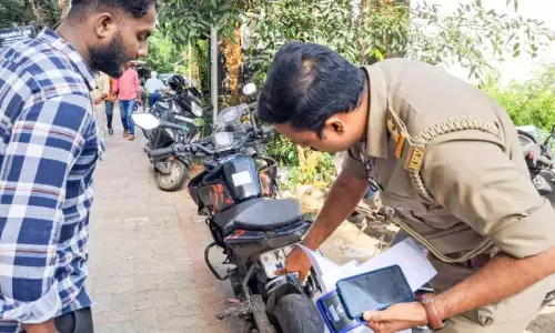 नई पीढ़ी बाइक पर कर रही प्रैक्टिस; पुलिस और मोटर व्हीकल विभाग ने दर्ज किया मामला