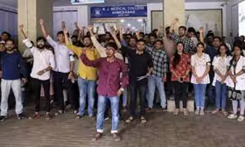 Thrissur  एमसीएच में डॉक्टरों पर बार-बार हमले, पीजी छात्रों ने किया विरोध प्रदर्शन