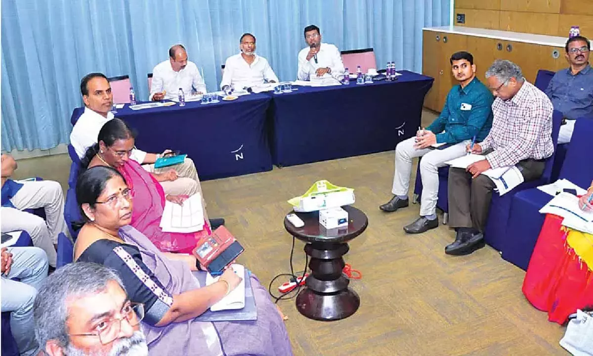 Andhra: ऊर्जा मंत्री ने स्मार्ट मीटर के बारे में लोगों को शिक्षित करने पर जोर दिया