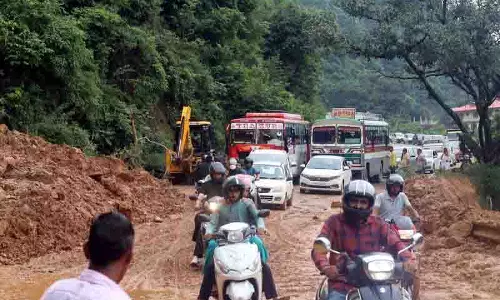 भूस्खलन से Dharamshala मार्ग अवरुद्ध, निर्माण कार्य का खतरा बढ़ा