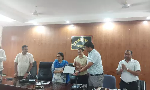 Pratapgarh: जिला कलेक्टर की अध्यक्षता में हुई समीक्षा बैठक