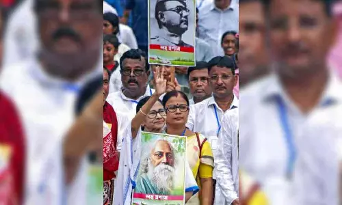 Mamata Banerjee ने दूसरे राज्यों में काम कर रहे 22 लाख प्रवासी श्रमिकों की वापसी की अपील की Mamata Banerjee ने दूसरे राज्यों में काम कर रहे 22 लाख प्रवासी श्रमिकों की वापसी की अपील की