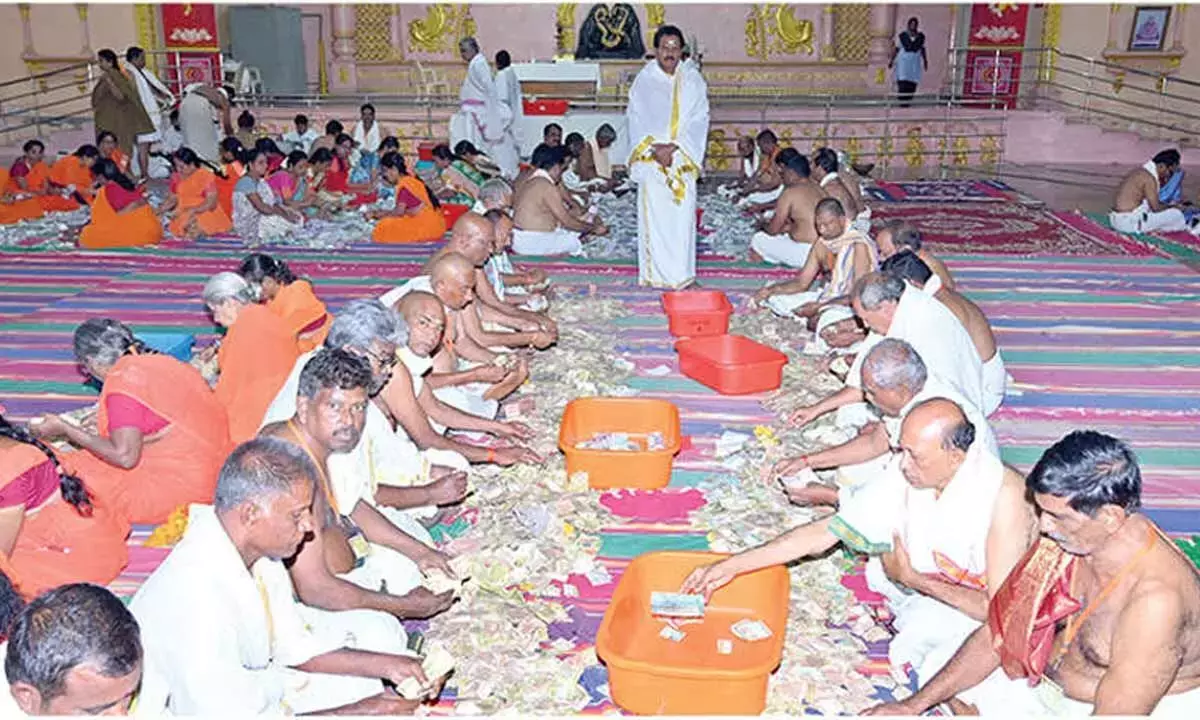 Andhra: कनिपक्कम मंदिर को 1.81 करोड़ रुपये से अधिक का हुंडी चढ़ावा प्राप्त हुआ