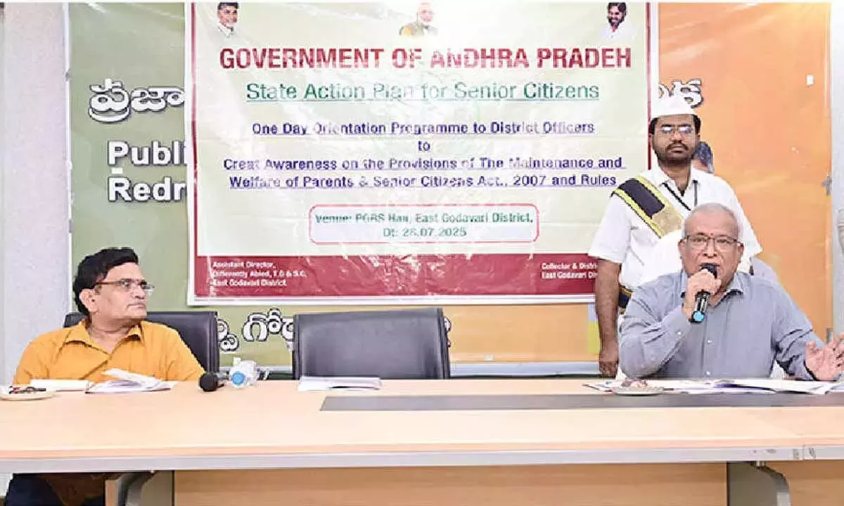 Andhra: बुजुर्गों के कल्याण पर अभिविन्यास सत्र आयोजित Andhra: बुजुर्गों के कल्याण पर अभिविन्यास सत्र आयोजित