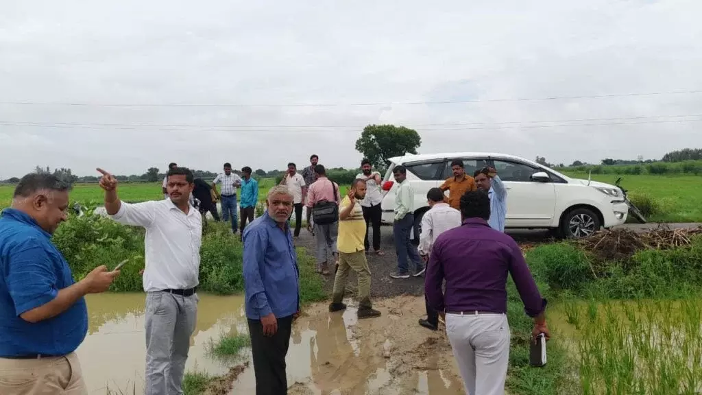 Kamalganj: चकमार्ग घोटाले में जांच तेज, बयानबाज़ी भी शुरू Kamalganj: चकमार्ग घोटाले में जांच तेज, बयानबाज़ी भी शुरू