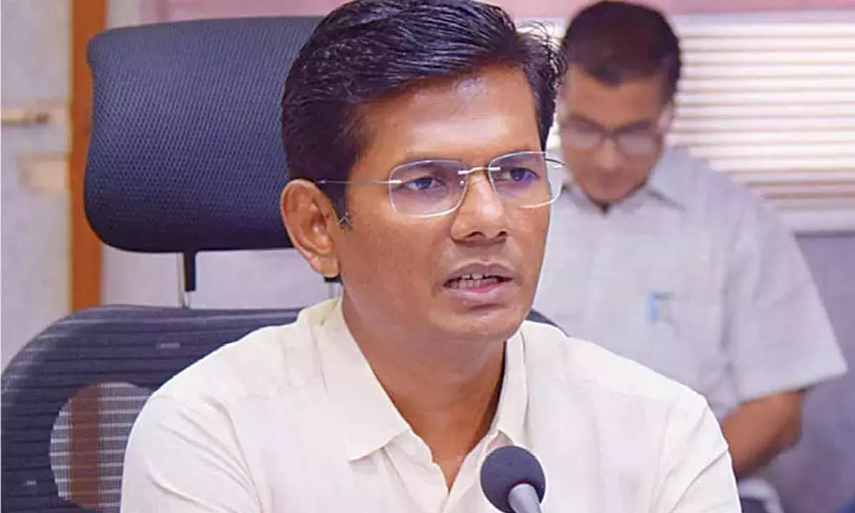 Andhra: कलेक्टर ने स्वयंसेवकों से पी4 योजना के तहत परिवारों को गोद लेने का आग्रह किया Andhra: कलेक्टर ने स्वयंसेवकों से पी4 योजना के तहत परिवारों को गोद लेने का आग्रह किया