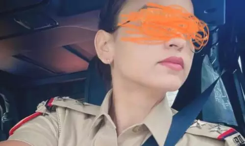 Delhi: महिला अफसर की घूसखोरी उजागर, गिरफ्तारी से हड़कंप Delhi: महिला अफसर की घूसखोरी उजागर, गिरफ्तारी से हड़कंप