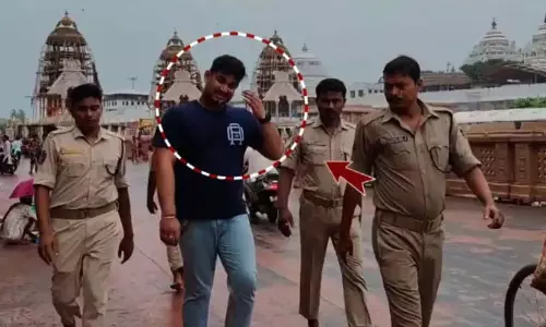 पुरी श्रीमंदिर के अंदर चश्मे में जासूसी कैमरा लगाए युवक पकड़ा गया