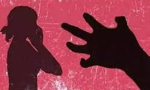 Etawah: होटल मालिक के बेटे पर युवती से जबरन संबंध बनाने का आरोप Etawah: होटल मालिक के बेटे पर युवती से जबरन संबंध बनाने का आरोप
