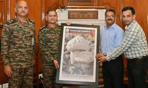 JU के शोधकर्ताओं ने सेना प्रमुख से मुलाकात की, दुर्लभ मशरूम कारगिल के बहादुरों को समर्पित किया