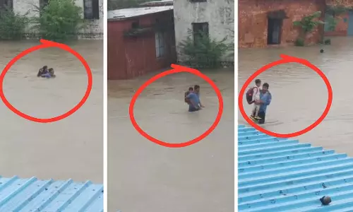 MP : शिवपुरी स्कूल में बाढ़ का पानी घुसा, बच्चों को सुरक्षित निकाला गया MP : शिवपुरी स्कूल में बाढ़ का पानी घुसा, बच्चों को सुरक्षित निकाला गया