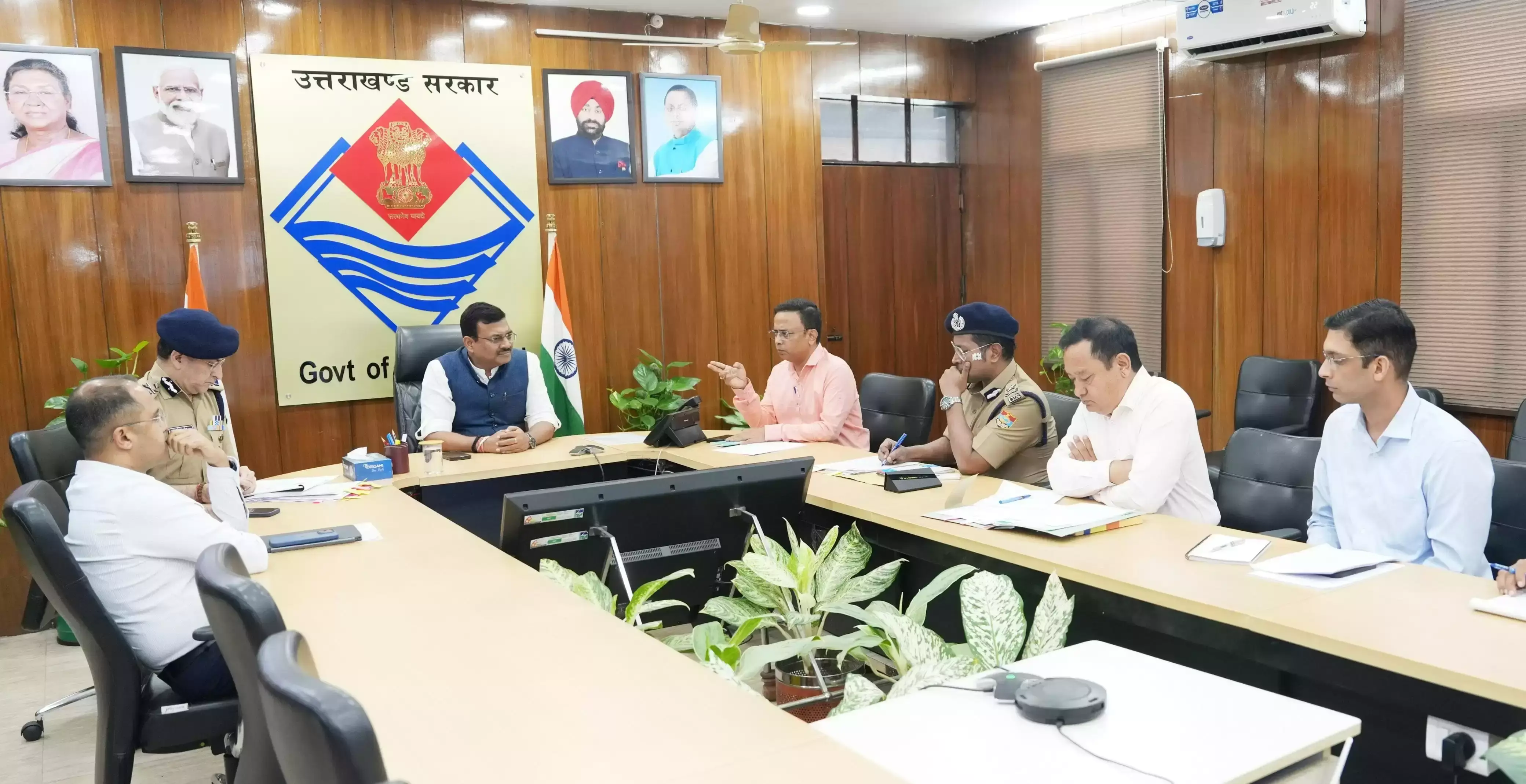 Dehradun: धार्मिक स्थलों पर बेहतर प्रबंधन की तैयारी, सरकार कराएगी सर्वेक्षण Dehradun: धार्मिक स्थलों पर बेहतर प्रबंधन की तैयारी, सरकार कराएगी सर्वेक्षण